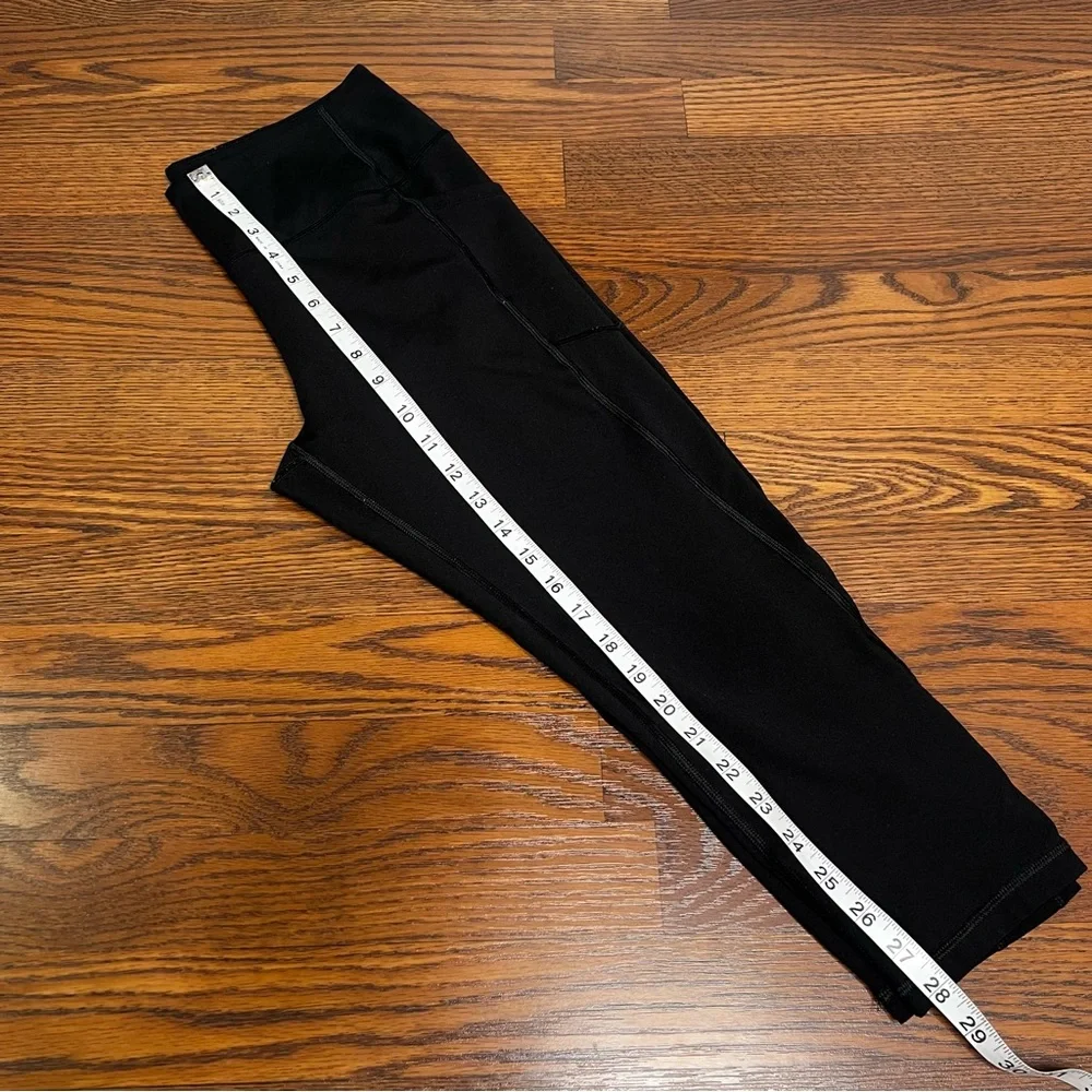 GAP Cropped Leggings in black size Large (measurements included)